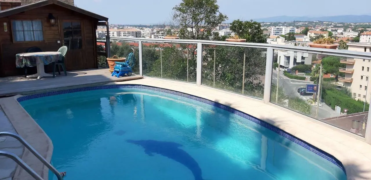 Apartment Ravissant Appartement Saint-Raphael Piscine France